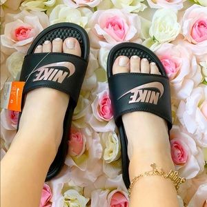 Black & Rose Gold Nike slides😍✨💅🏼🌸🔥